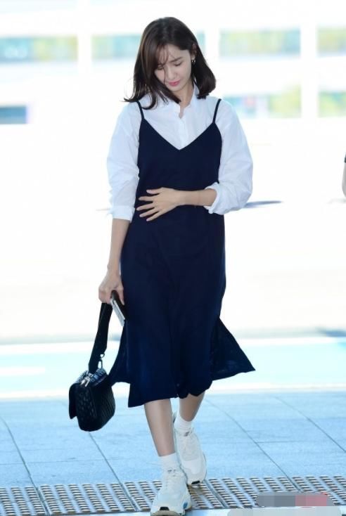 热巴、林允儿同穿吊带裙，虽都是90后女星，画风差距竟不是一般大