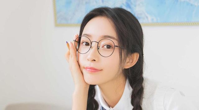 『脸上』脸上有这4个特征,说明你是“淡妆脸”,错化浓妆显老十几岁