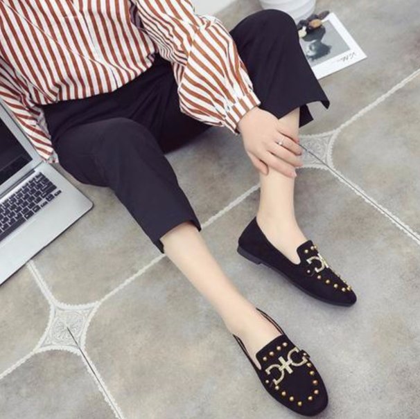 有一种鞋:叫平底单鞋，比高跟鞋舒服，比休闲鞋好看，舒适又洋气