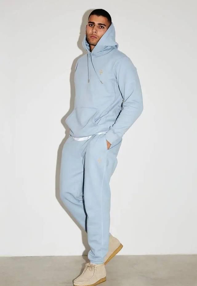  『俘获了不少』如何以「小众」鞋款诠释OG潮流？Drake、Kanye上脚的Wallabee就是答案。
