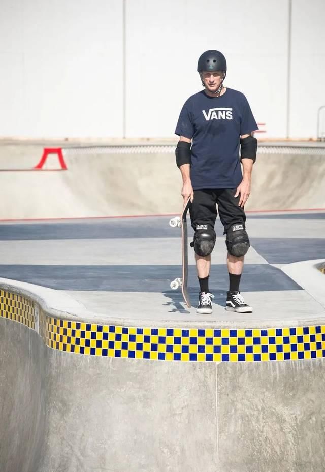  『穿搭指南』资讯丨泫雅示范 MLB 春日穿搭，可盐可甜，魅力难挡！