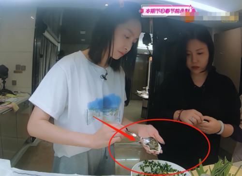  『做饭』宋茜为员工包饺子，看到成品出来的那一刻，确定是女明星做的