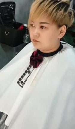 脸超大的女孩想剪个短发，没想到剪完之后整个人变得这么的有气质