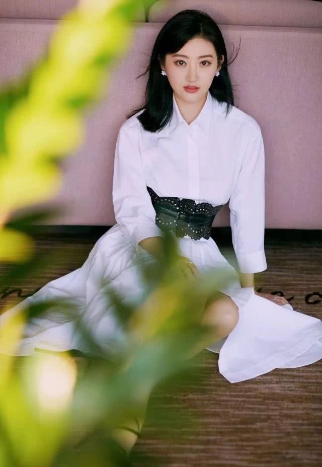  『今春』今春不穿连衣裙＋平底鞋，你都不知自己有多美