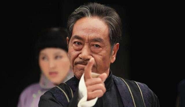  「演出机会」老戏骨王奎荣：40岁上中戏，46岁出道，为何二婚娶小37岁娇妻？