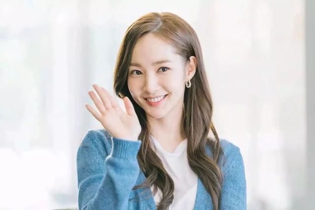 求金秘书的自信秘籍？靠的不止是“人美会穿衣”！更是……