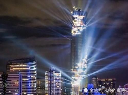 泰国花46亿建的“马赛克楼”被吐槽丑，设计师：晚上再来看！