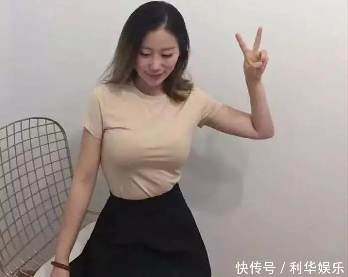 街拍：有点微胖的小姐姐，网友称不是一般人能娶得起的