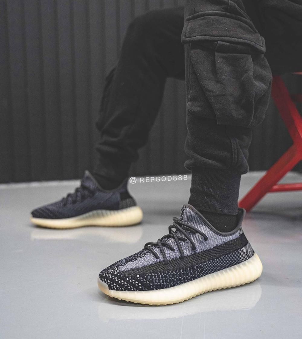  『倒闭』Yeezy 350 炭黑、蓝灰新配色曝光 网友：倒闭警告