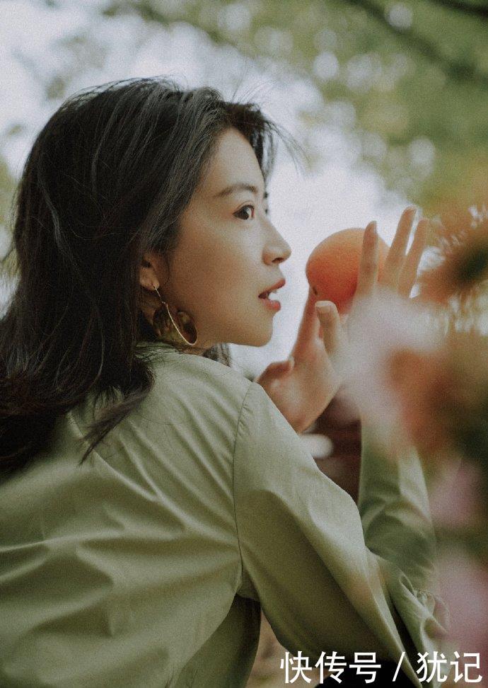 女神博主:夏日如何穿出高级感,西服、衬衫、牛仔裤都能做到,得这样搭才行