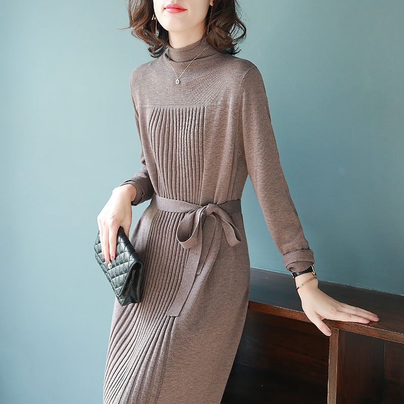 足足盼了7天，才等到这“绒”秋裙!一件顶十件真丝，美得入心坎