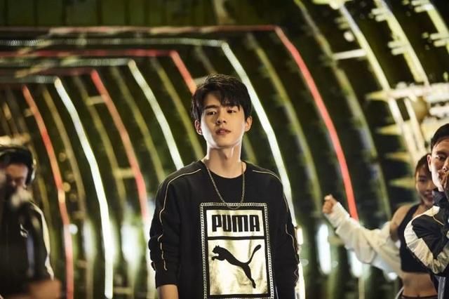 今年最嘻哈的球鞋来了！不仅火了 50 年，还是说唱大佬的最爱！