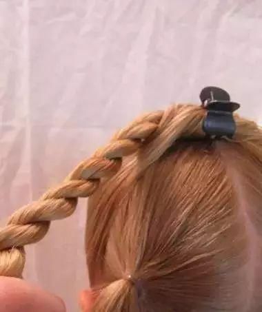 穿裙子女孩必备的马尾扎法!秒变小公主，美的不得了!