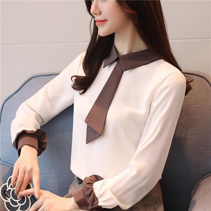 30岁性感女人正确的穿搭方式:雪纺衫+黑丝袜,惊艳众人眼