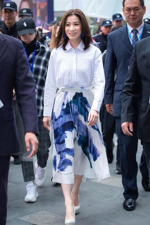  「气质」现在流行“扎染”元素，一扫冬日沉闷，为春天添上一抹亮丽的色彩