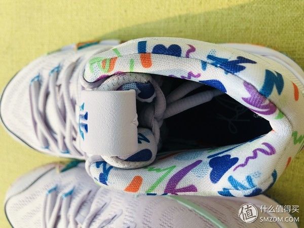 敲代码的小仙女的日常晒鞋 篇四:好事需成双，鞋中藏彩蛋--KYRIE 4 复活节