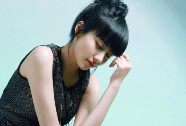 终于明白她为什么会一直不红了！一双“死鱼眼”根本让人没法喜欢