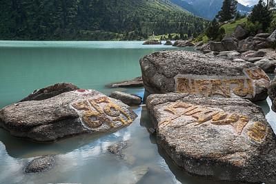 去西藏的路上，你会听的歌单