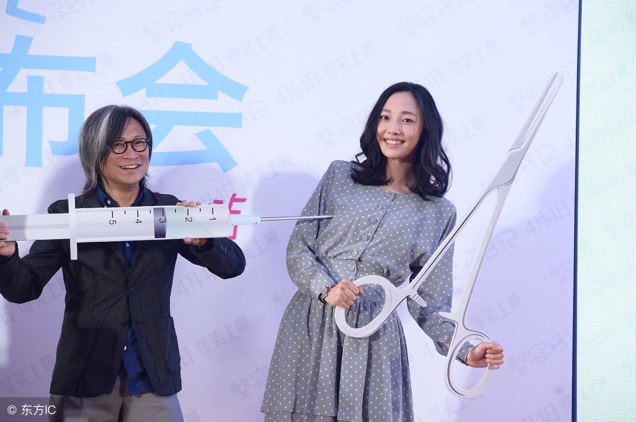 白百何出席活动，齐肩短发搭配淡色连衣裙，妥妥的青葱美少女