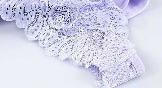 蕾丝文胸过时了,如今的小姐姐都穿这“隐形文胸”,美得先人一步