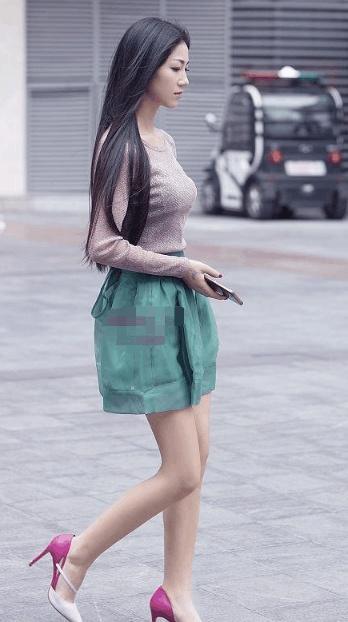 北京街拍: 三里屯的小姐姐们性感时尚, 身材颜值都让人羡慕!
