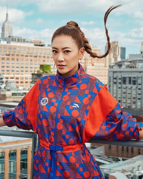  「女人」女人上了40尽量别披发，跟着明星这样扎真的很优雅，年轻似姐姐