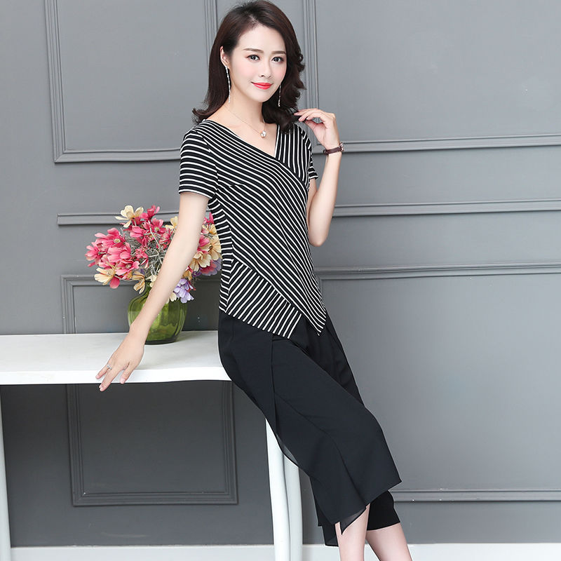 奔5老妈真会穿，夏天穿阔腿裤套装出门，街坊都夸她魅力不减当年