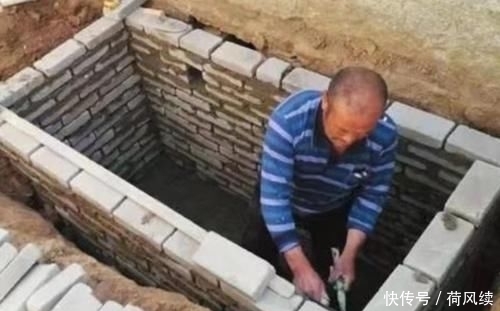  「农民都」村子新改造的厕所，专家说不错，却没人用，这是咋回