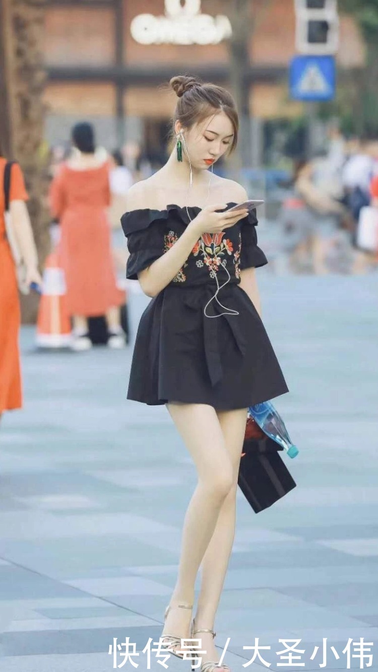 美女|美女街拍:小姐姐身材好纤瘦呀,长得可爱又清纯,明星级别的美貌!