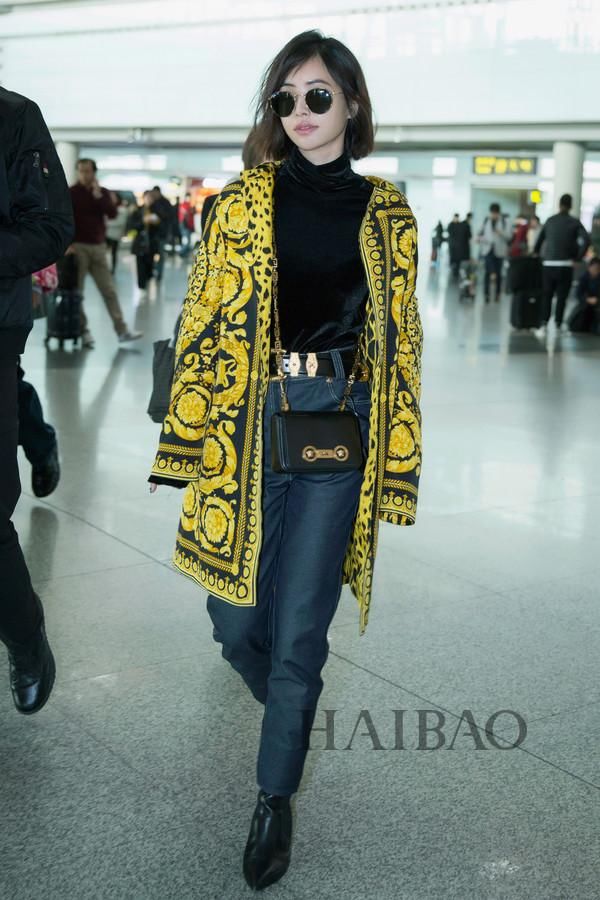 范思哲  集结四位风格女神，亲身示范七款Versace Icon包袋