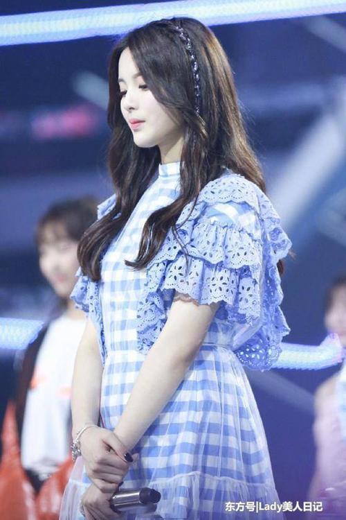 赵薇舒淇迪丽热巴都着孟美岐吴宣仪杨超越学编发，这波发型我干了