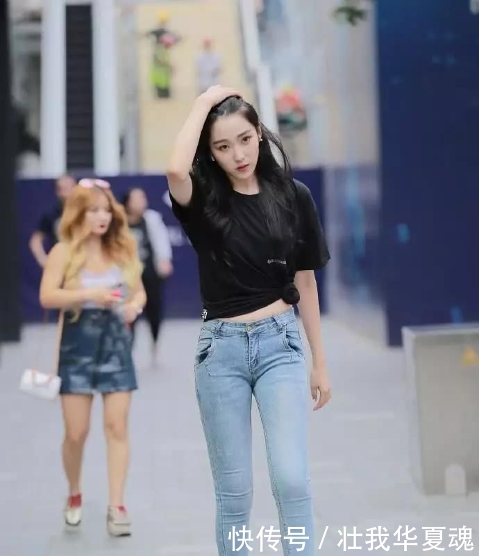 『时尚姑娘』对牛仔裤的偏爱,个性穿搭更显青春靓丽