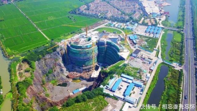 中国再造“世界建筑奇迹”花8年，砸6亿元，这“深坑酒店”终于露