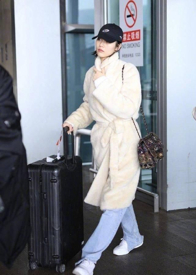  必需：衣柜必需的3条神裤，那样搭靴子大粗腿都不爆雷！