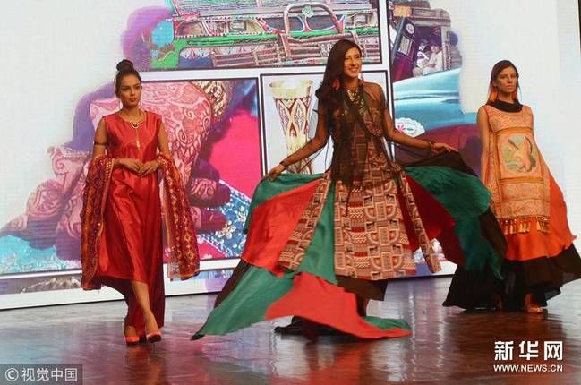 巴基斯坦举办中国古代服饰秀 看外国美女穿古装