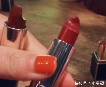  [用成]你的口红都用成哪种形状了？看到第三种，网友：你是嘬着用吗？