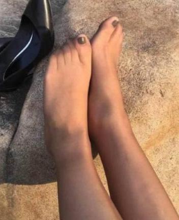 一双尖头细高跟，让你成为自己的女王，给人一种成熟的气质！