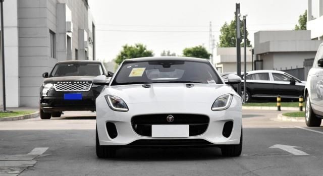  #捷豹#捷豹F-TYPE，奥迪TTRS，两车对比，谁更加像跑车？