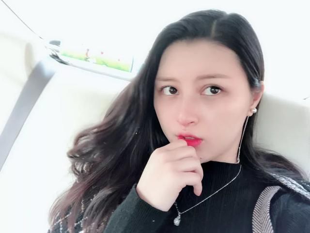 隆鼻后,竟让她成为了羡煞旁人的“明星脸”!