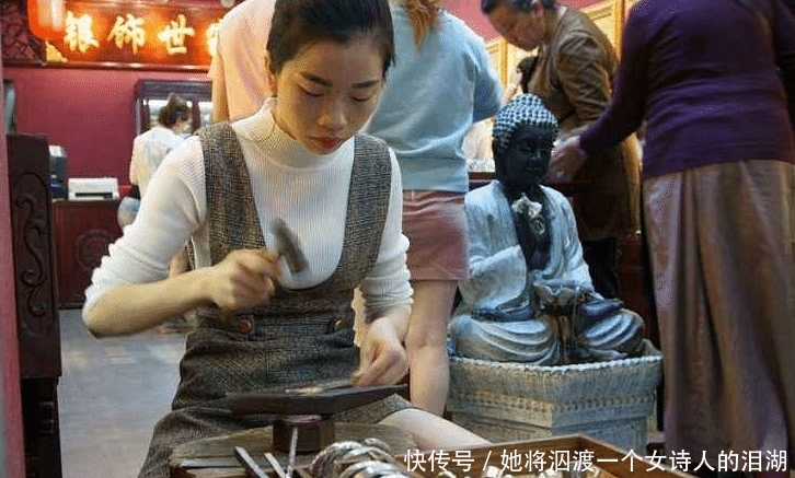 变化@每天佩戴银手镯的人,10年后会有什么变化?原来这么明显