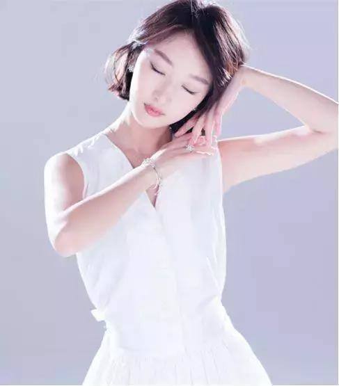 看周冬雨的时尚进阶之路