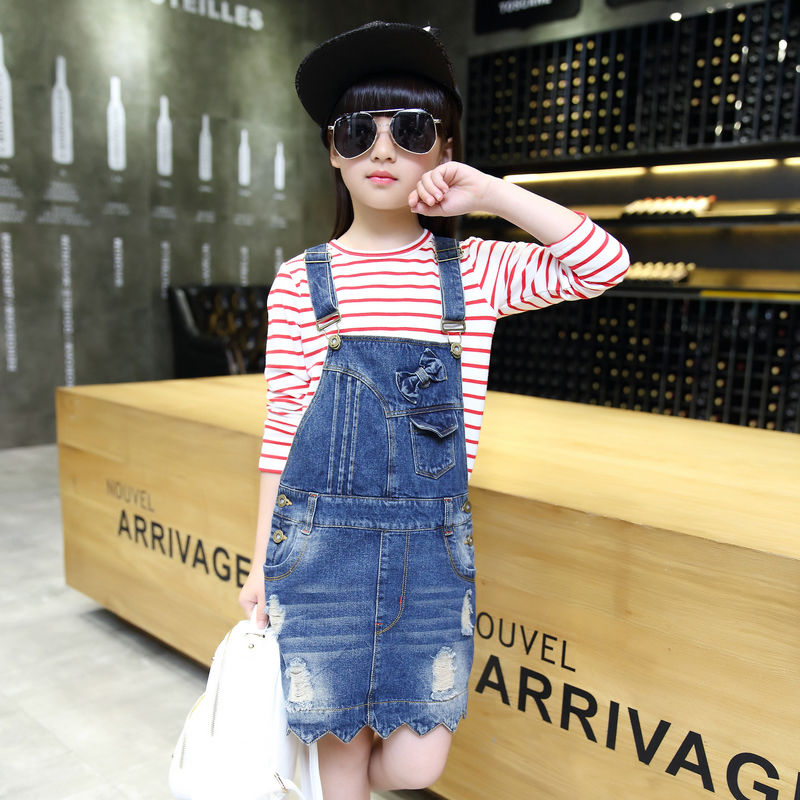 这样的一种魅力呢?清新又高雅,带着知性的气息,这裙子真的美