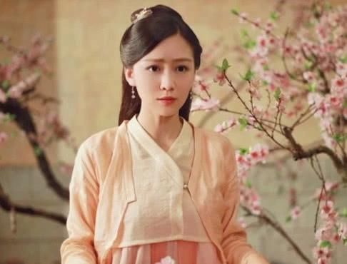  『阿离』剧中最疼爱阿离的人，不是父君夜华、娘亲白浅，竟是没有血缘的她