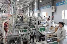  女性■越南退休新规：男性退休年龄62，女性60，高级知识分子延