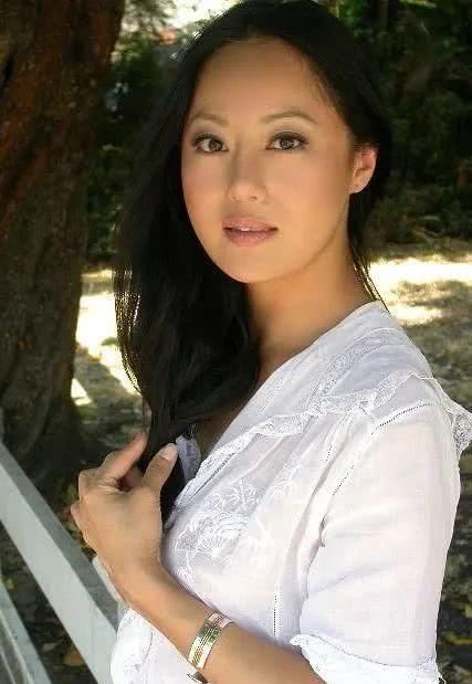  「朋友们」4岁逛连卡佛，13岁成香奈儿常客，她才是初代白富美