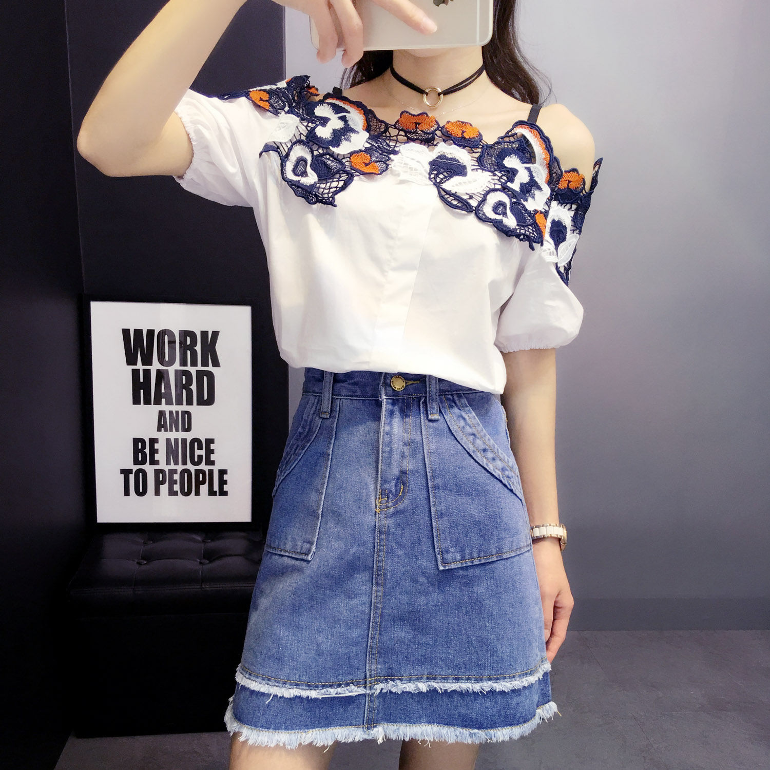 现在女人真会穿，直接穿个“隐形一字裙”不过确实漂亮