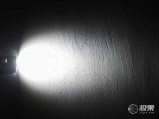 NITECORE TINI 炫彩钥匙灯上手,外表酷炫 无惧黑暗