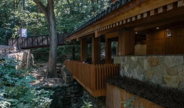 刷脸启动马桶、wifi全免费……中国诞生最美公厕