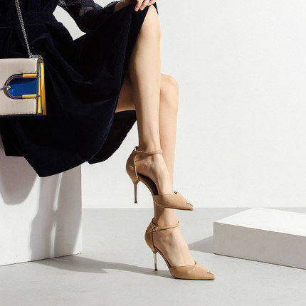 性感白嫩玉足配美鞋，细高跟鞋，永远是女人的新宠