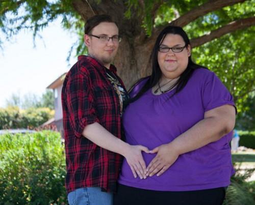 美国女子梦想成为世界最胖的人,没想到怀孕却让她瘦了200斤!